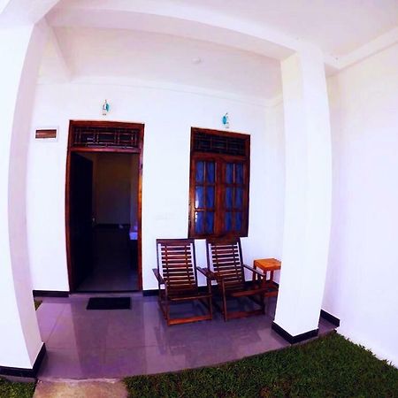 Guitar Bay Hotell Arugam Bay Exteriör bild
